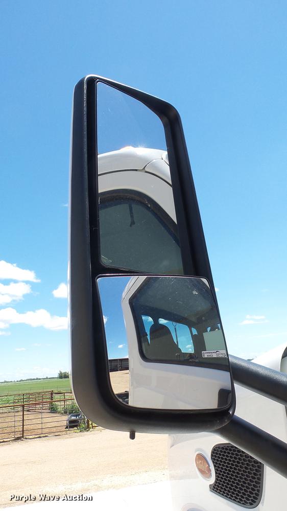 image for item EZ9496 2013 Peterbilt 579 semi truck