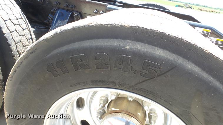 image for item EZ9496 2013 Peterbilt 579 semi truck