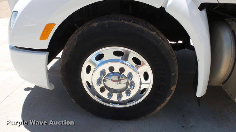 image for item EZ9496 2013 Peterbilt 579 semi truck