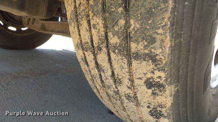 image for item EZ9496 2013 Peterbilt 579 semi truck