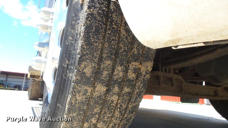 image for item EZ9496 2013 Peterbilt 579 semi truck