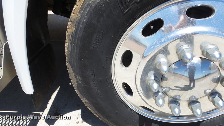 image for item EZ9496 2013 Peterbilt 579 semi truck