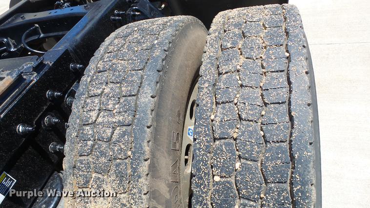 image for item EZ9496 2013 Peterbilt 579 semi truck