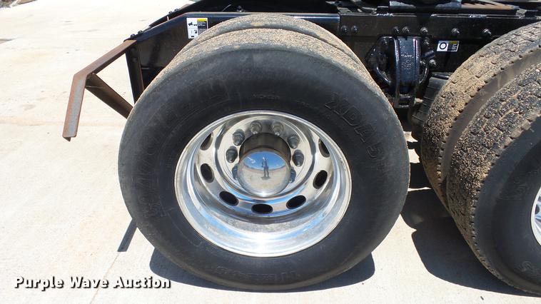 image for item EZ9496 2013 Peterbilt 579 semi truck