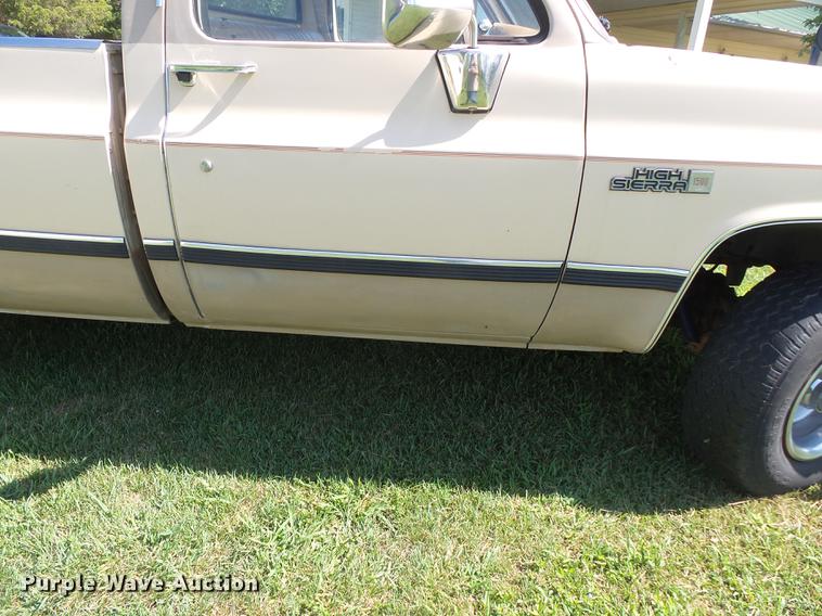 image for item DB7107 1985 GMC K1500 pickup truck