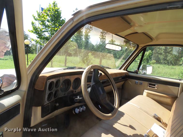 image for item DB7107 1985 GMC K1500 pickup truck