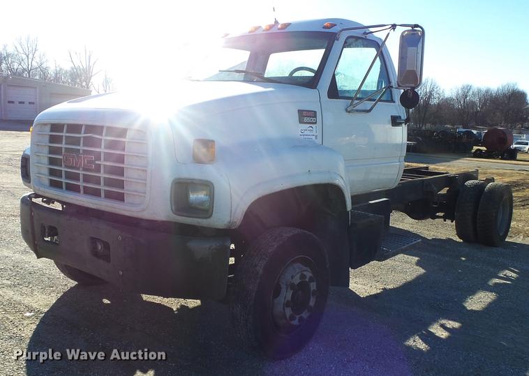 image for item DB7290 1999 GMC C6500 truck cab and chassis