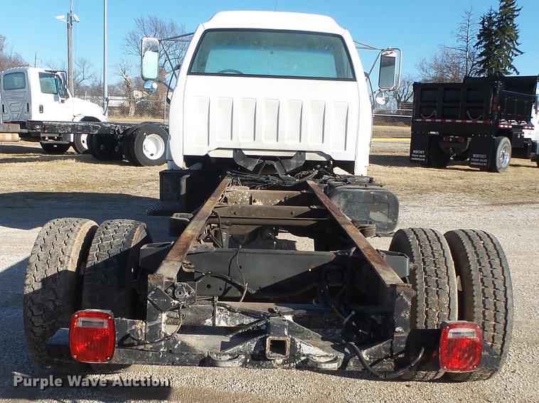 image for item DB7290 1999 GMC C6500 truck cab and chassis