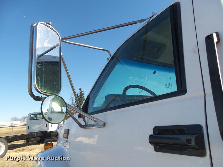 image for item DB7290 1999 GMC C6500 truck cab and chassis