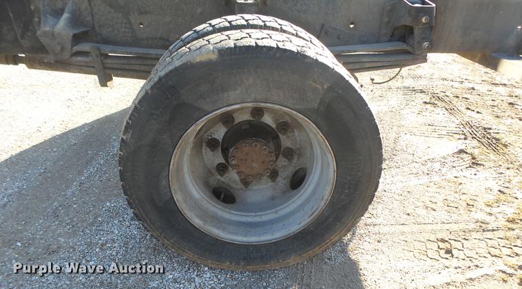 image for item DB7290 1999 GMC C6500 truck cab and chassis