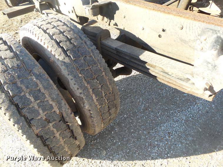 image for item DB7290 1999 GMC C6500 truck cab and chassis