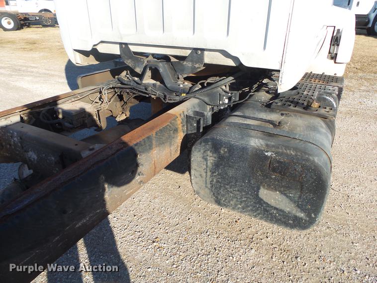 image for item DB7290 1999 GMC C6500 truck cab and chassis
