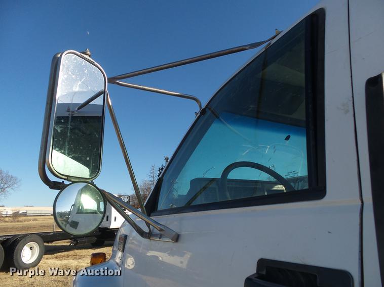 image for item DB7290 1999 GMC C6500 truck cab and chassis