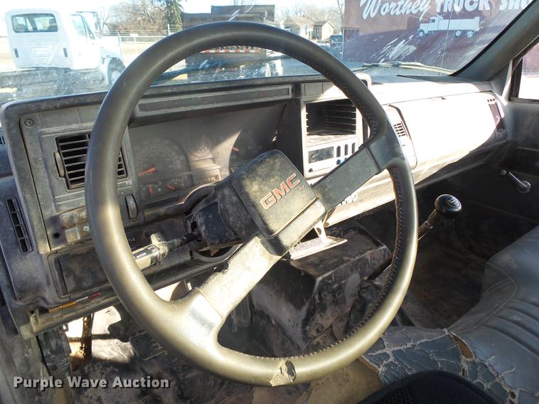 image for item DB7290 1999 GMC C6500 truck cab and chassis