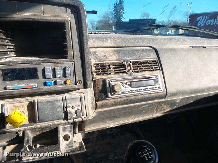 image for item DB7290 1999 GMC C6500 truck cab and chassis