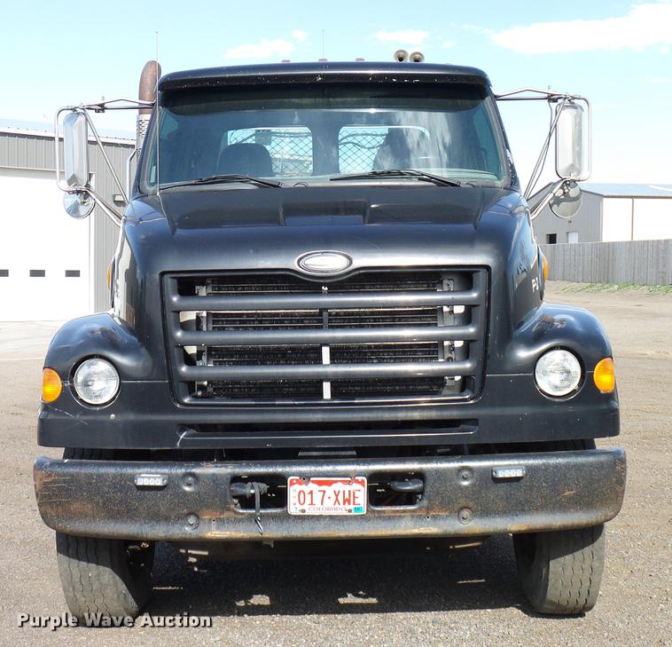 image for item DD8288 2000 Sterling L7500 rollback truck