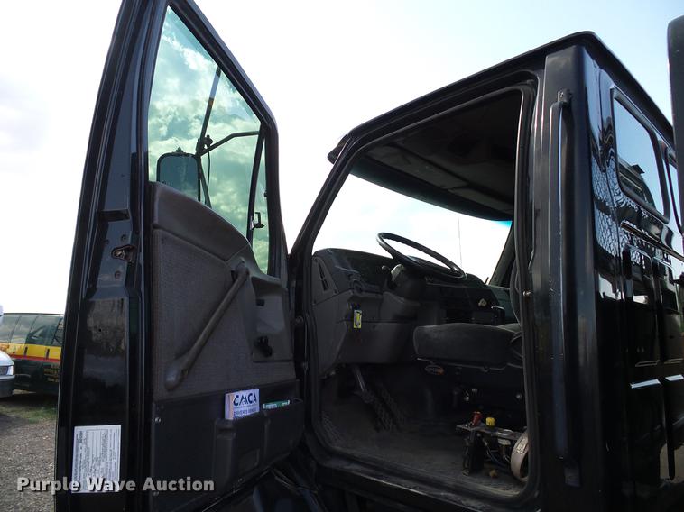 image for item DD8288 2000 Sterling L7500 rollback truck