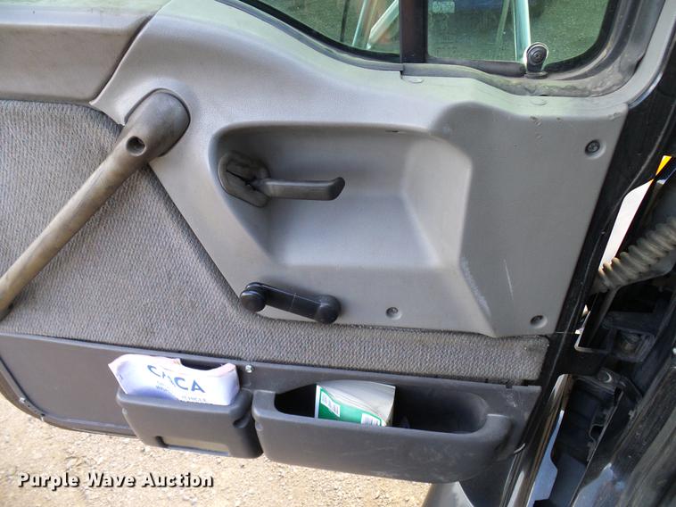 image for item DD8288 2000 Sterling L7500 rollback truck