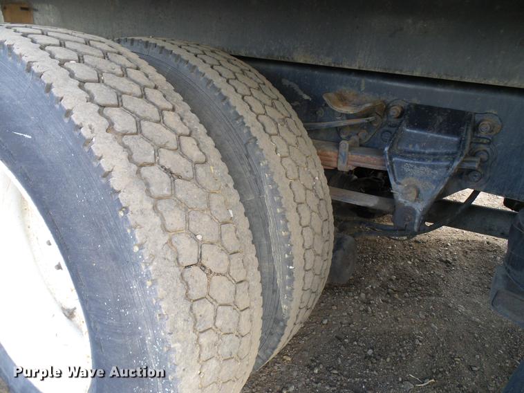 image for item DD8288 2000 Sterling L7500 rollback truck