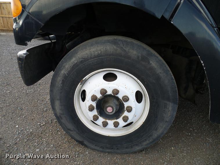 image for item DD8288 2000 Sterling L7500 rollback truck