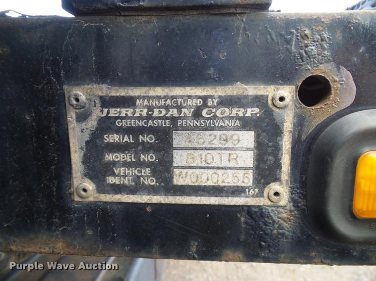 image for item DD8288 2000 Sterling L7500 rollback truck