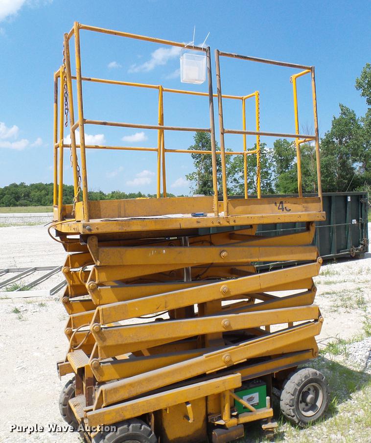 image for item DD8593 Flying Tiger 5001 scissor lift