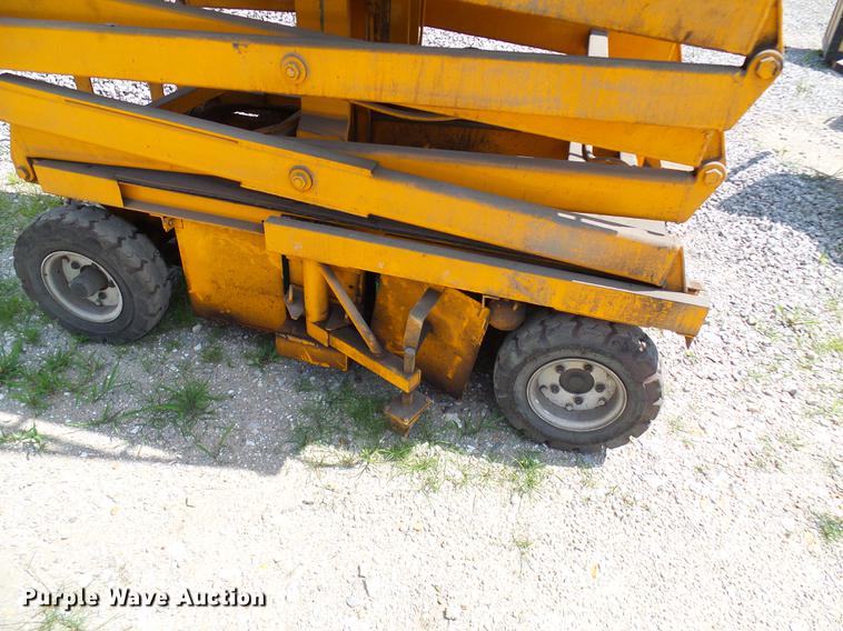 image for item DD8593 Flying Tiger 5001 scissor lift