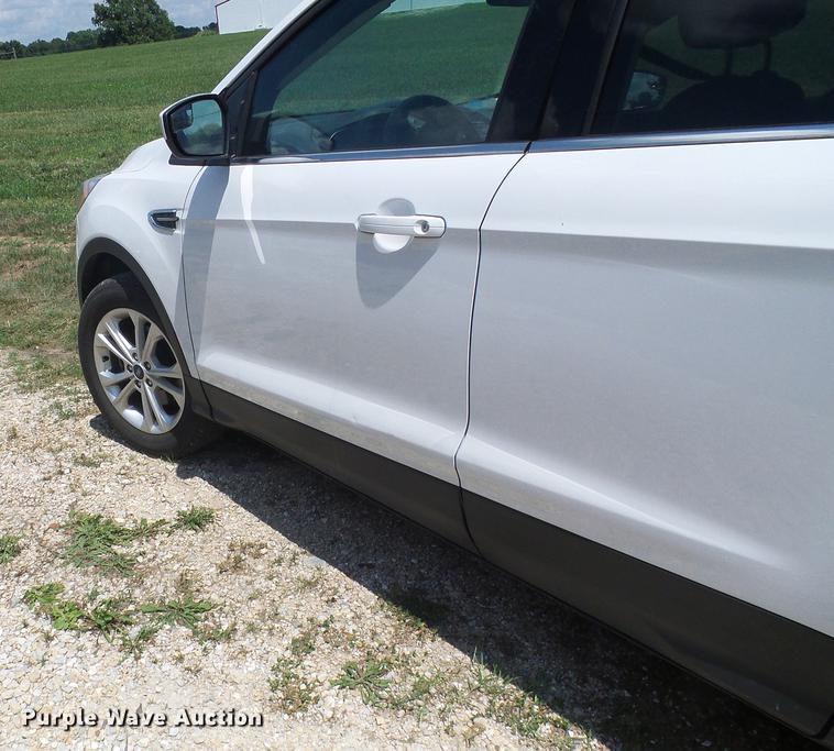 image for item DD8601 2017 Ford Escape SUV