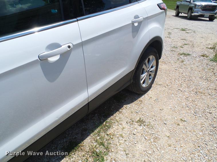 image for item DD8601 2017 Ford Escape SUV