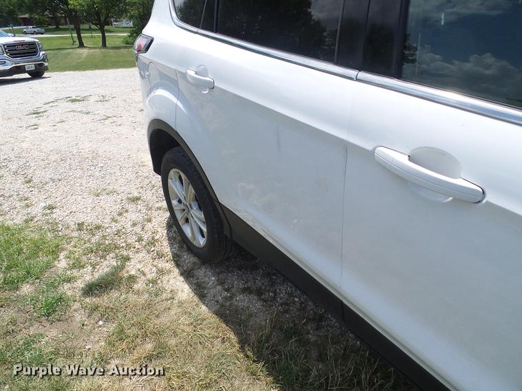 image for item DD8601 2017 Ford Escape SUV