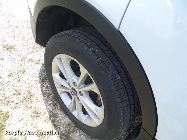 image for item DD8601 2017 Ford Escape SUV