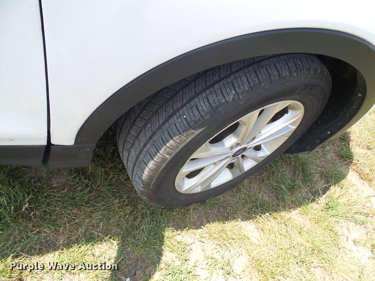 image for item DD8601 2017 Ford Escape SUV