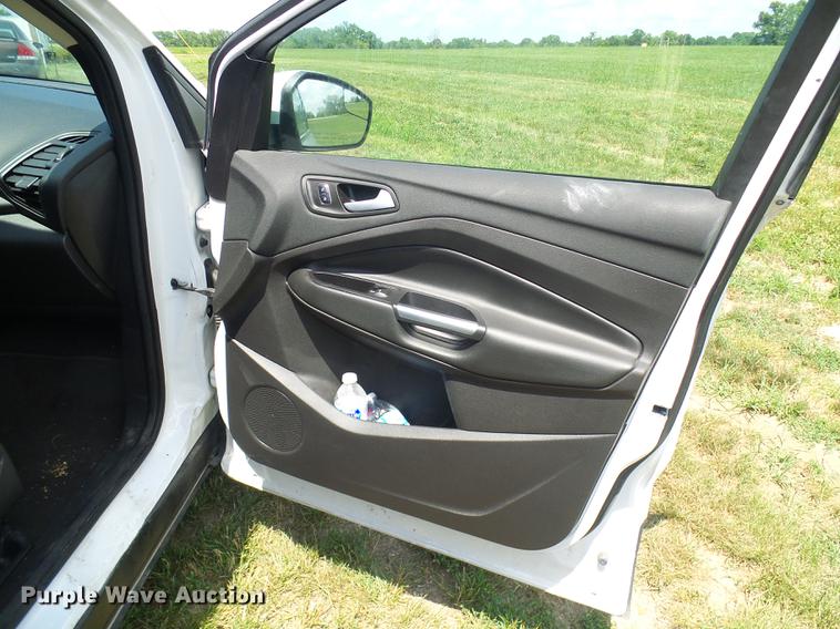 image for item DD8601 2017 Ford Escape SUV