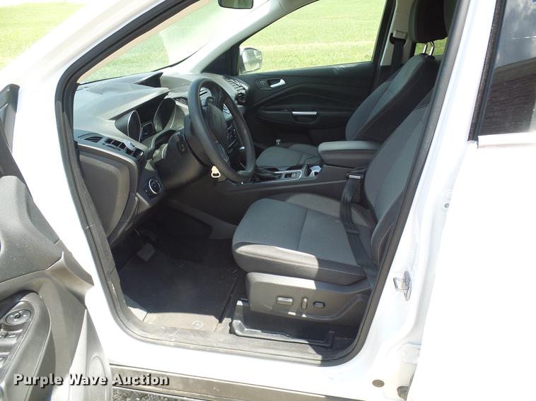 image for item DD8601 2017 Ford Escape SUV