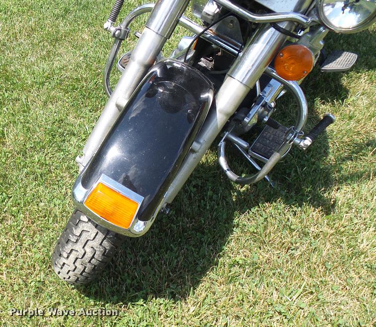 image for item DD8603 1993 Harley Davidson FLSTC Softtail motorcycle