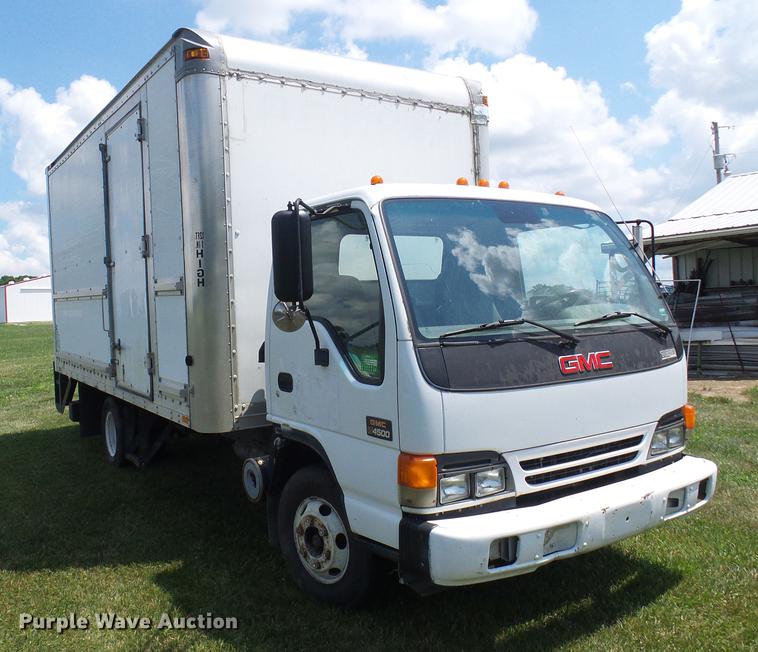 image for item DD8605 2005 GMC W4500 box truck