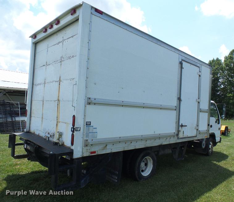 image for item DD8605 2005 GMC W4500 box truck