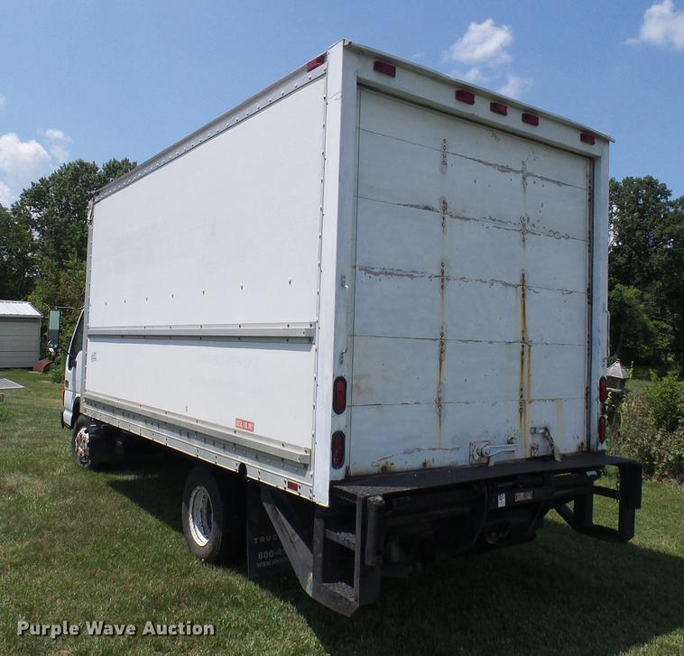 image for item DD8605 2005 GMC W4500 box truck