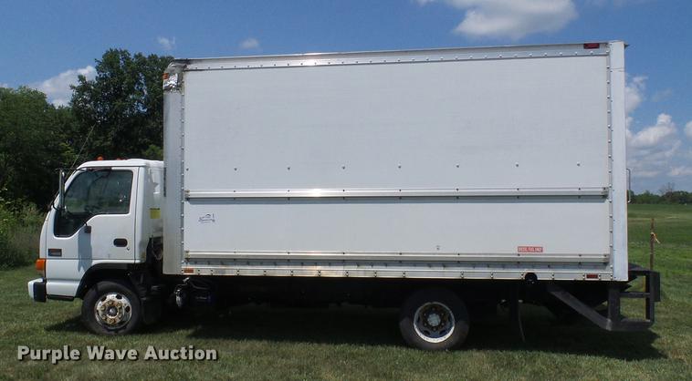 image for item DD8605 2005 GMC W4500 box truck