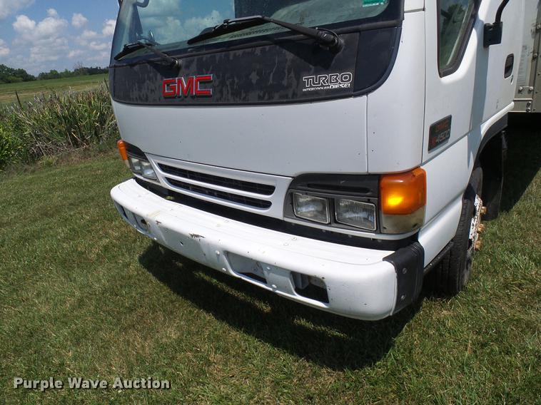 image for item DD8605 2005 GMC W4500 box truck