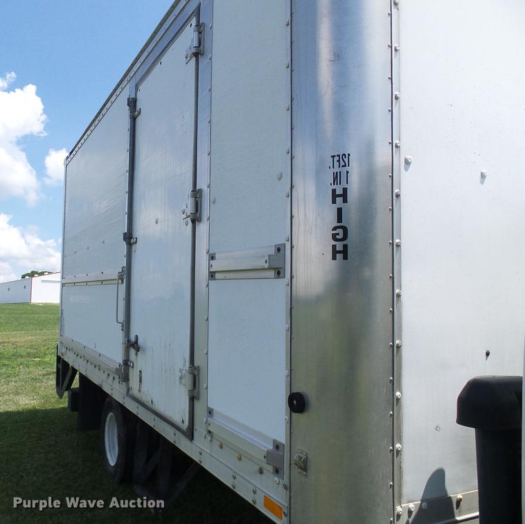 image for item DD8605 2005 GMC W4500 box truck