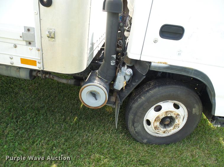 image for item DD8605 2005 GMC W4500 box truck