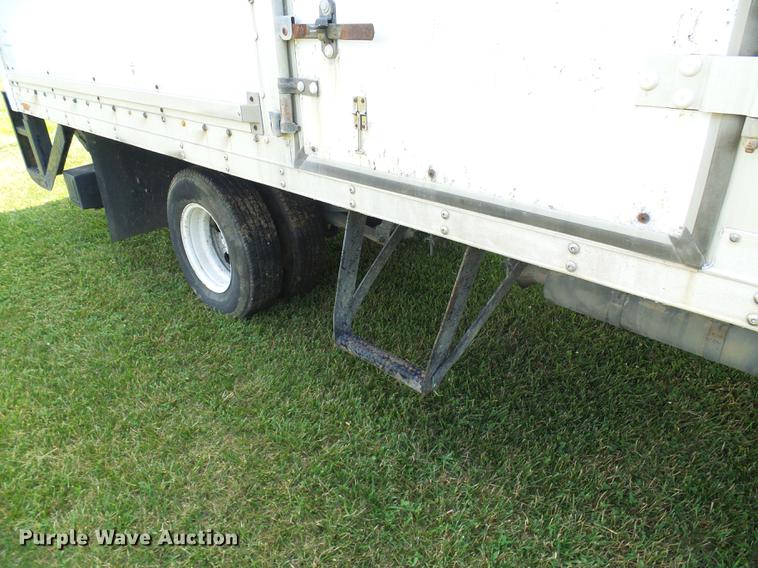 image for item DD8605 2005 GMC W4500 box truck
