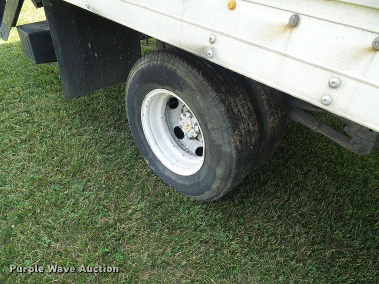 image for item DD8605 2005 GMC W4500 box truck