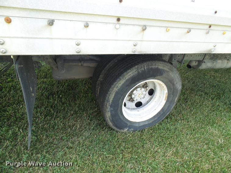 image for item DD8605 2005 GMC W4500 box truck