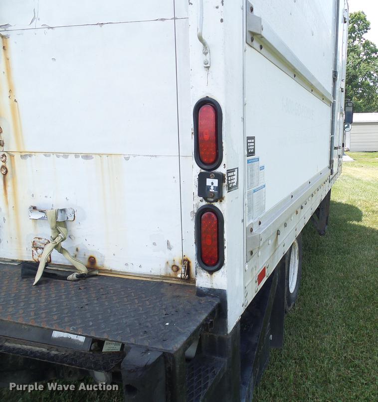 image for item DD8605 2005 GMC W4500 box truck