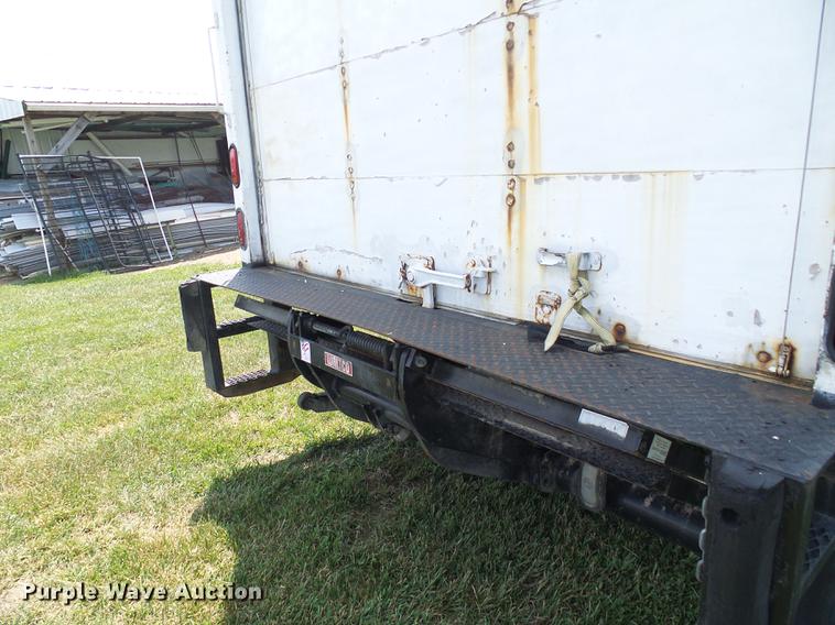 image for item DD8605 2005 GMC W4500 box truck