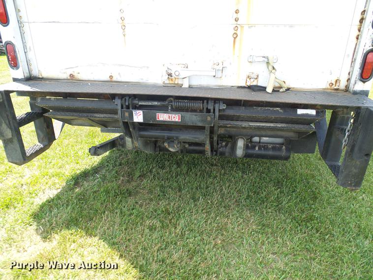 image for item DD8605 2005 GMC W4500 box truck