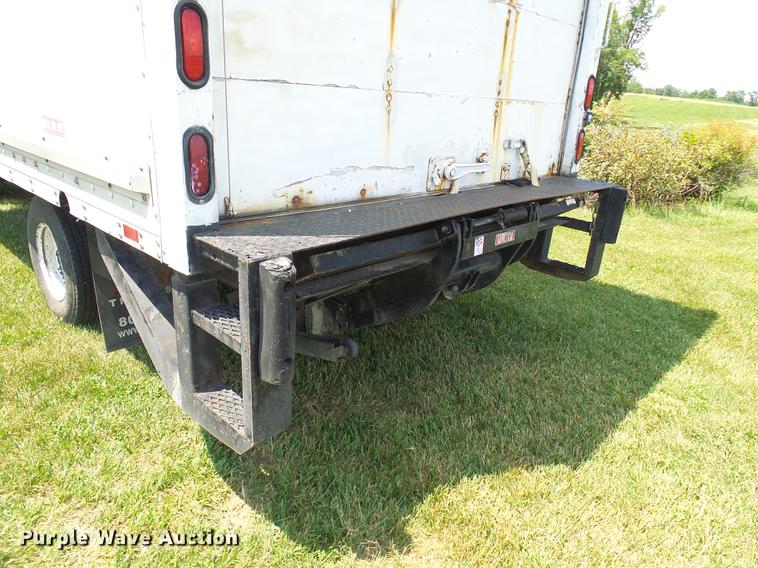 image for item DD8605 2005 GMC W4500 box truck