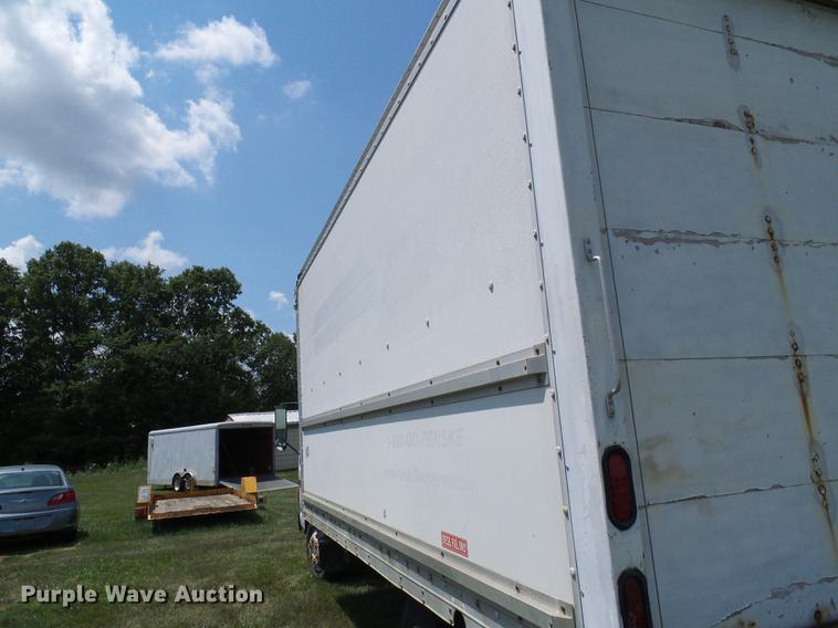 image for item DD8605 2005 GMC W4500 box truck